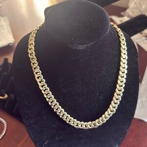 Elegant Gold Chain Necklace